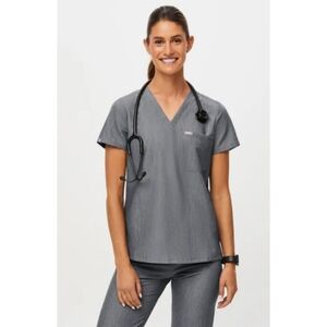 FIGS Scrub Top Catarina FW1000 Technical Collection One Pocket Graphite Gray L